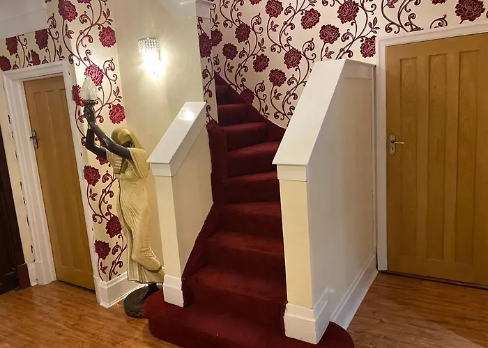 Mansion 8 Bedrooms In Private Gated Ave Huge Garden Hot Tub Free Sauna Up To 23