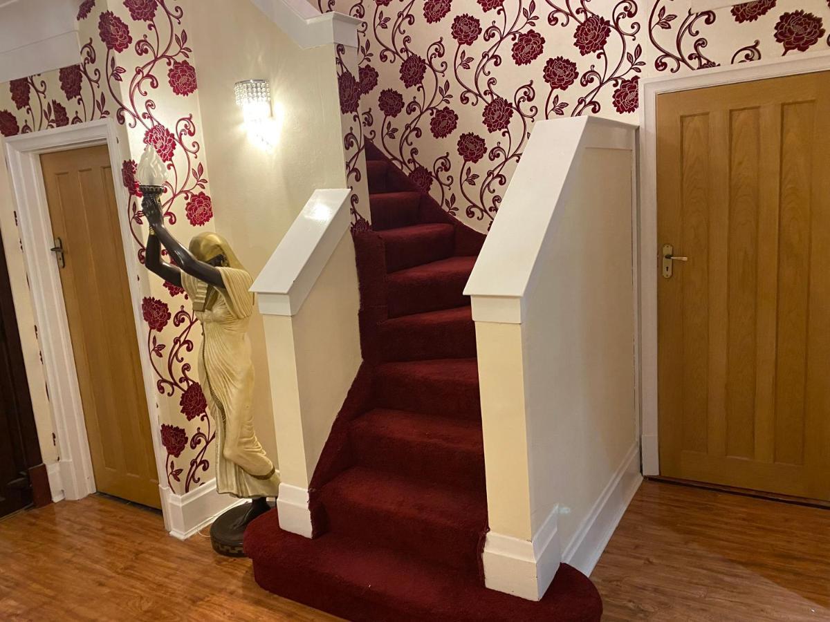 Mansion 8 Bedrooms In Private Gated Ave Huge Garden Hot Tub Free Sauna Up To 23 *