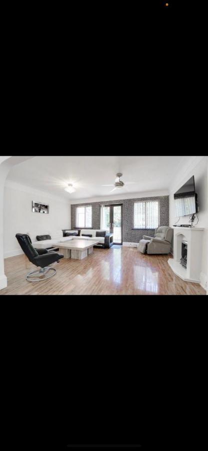 Mansion 8 Bedrooms In Private Gated Ave Huge Garden Hot Tub Free Sauna Up To 23