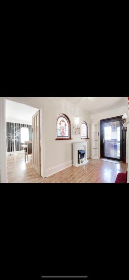 Mansion 8 Bedrooms In Private Gated Ave Huge Garden Hot Tub Free Sauna Up To 23 *