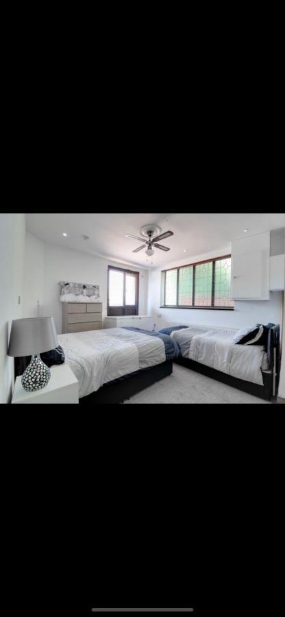 Mansion 8 Bedrooms In Private Gated Ave Huge Garden Hot Tub Free Sauna Up To 23 *