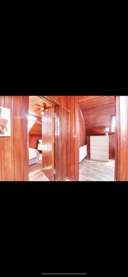 Mansion 8 Bedrooms In Private Gated Ave Huge Garden Hot Tub Free Sauna Up To 23 *