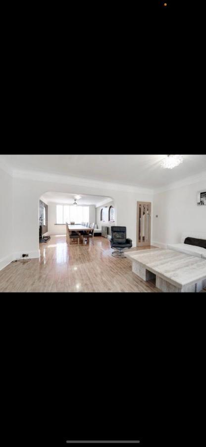 Mansion 8 Bedrooms In Private Gated Ave Huge Garden Hot Tub Free Sauna Up To 23 *