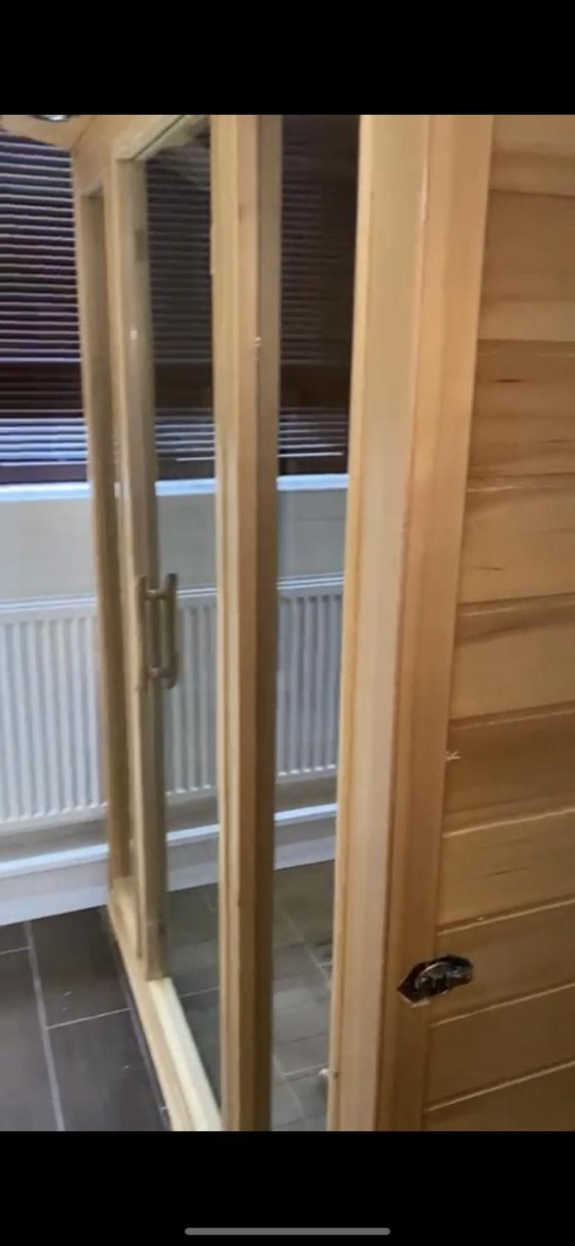 Mansion 8 Bedrooms In Private Gated Ave Huge Garden Hot Tub Free Sauna Up To 23 Casa de Férias Luton (Bedfordshire)