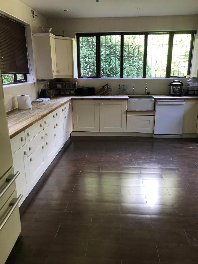 Mansion 8 Bedrooms In Private Gated Ave Huge Garden Hot Tub Free Sauna Up To 23 *