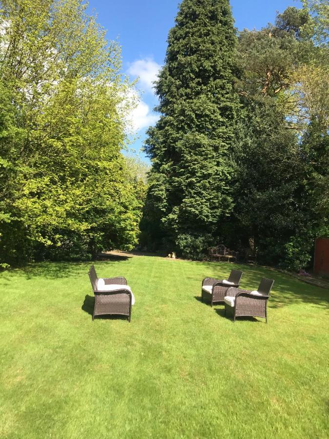 Casa de Férias Mansion 8 Bedrooms In Private Gated Ave Huge Garden Hot Tub Free Sauna Up To 23