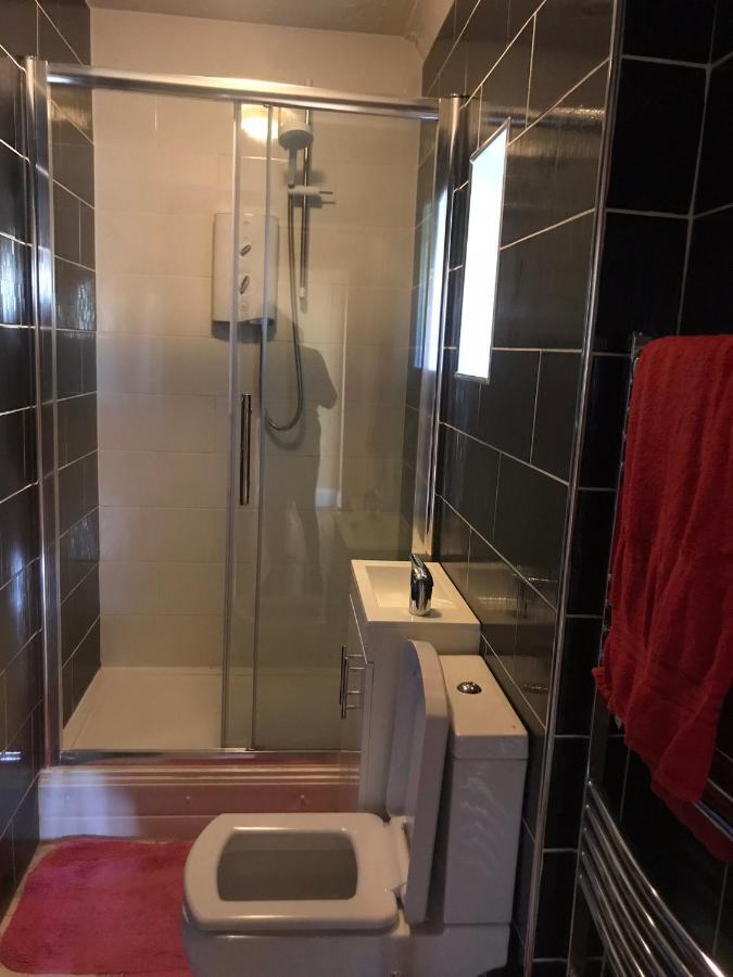 Mansion 8 Bedrooms In Private Gated Ave Huge Garden Hot Tub Free Sauna Up To 23 *