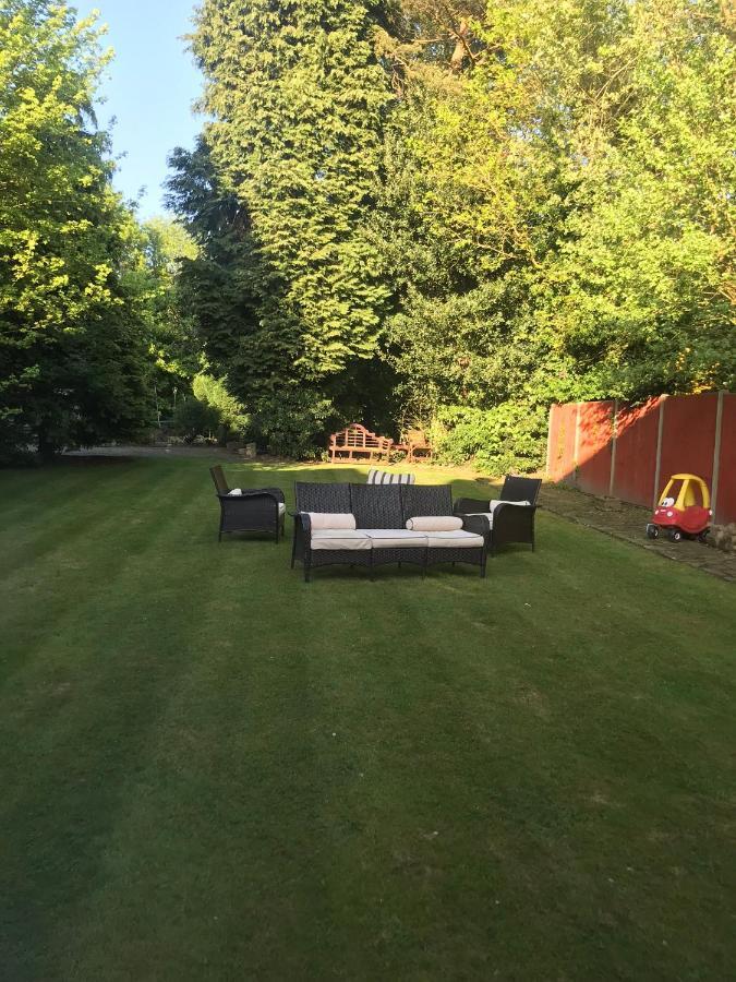 Mansion 8 Bedrooms In Private Gated Ave Huge Garden Hot Tub Free Sauna Up To 23 * Luton (Bedfordshire)