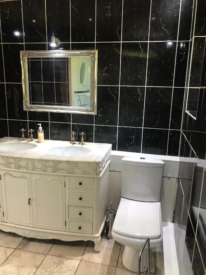 Mansion 8 Bedrooms In Private Gated Ave Huge Garden Hot Tub Free Sauna Up To 23
