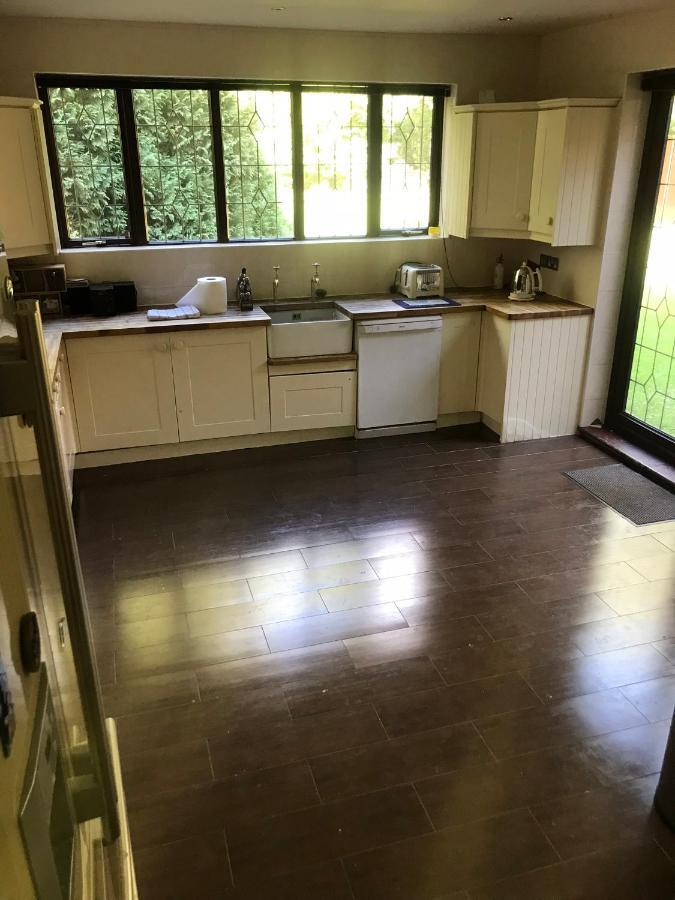 Mansion 8 Bedrooms In Private Gated Ave Huge Garden Hot Tub Free Sauna Up To 23 *